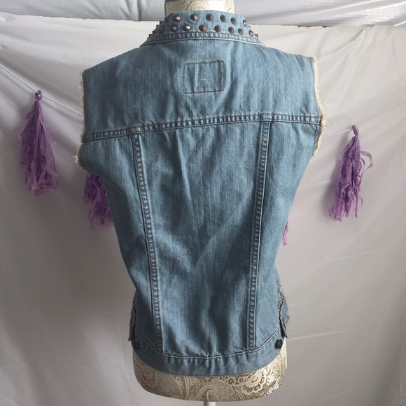 Rock & Republic denim studded vest in Medium NWT! - Picture 4 of 8